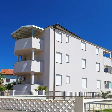 Lejlighed Boro - A3 First Floor - Mpolo