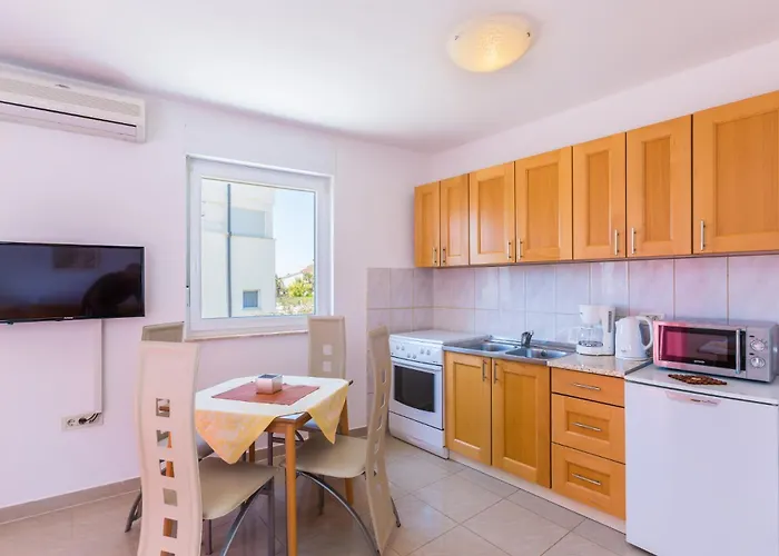 Boro - A3 First Floor - Mpolo * Medulin